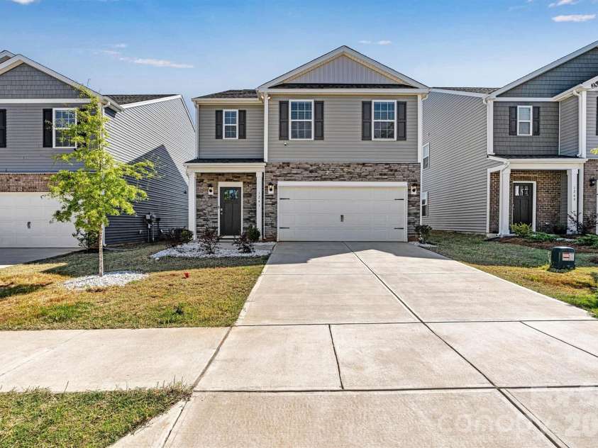 1241 37th Avenue Lane, Hickory, NC 28601.  MLS# CAR4373443, YatesRealty ID 18026. 