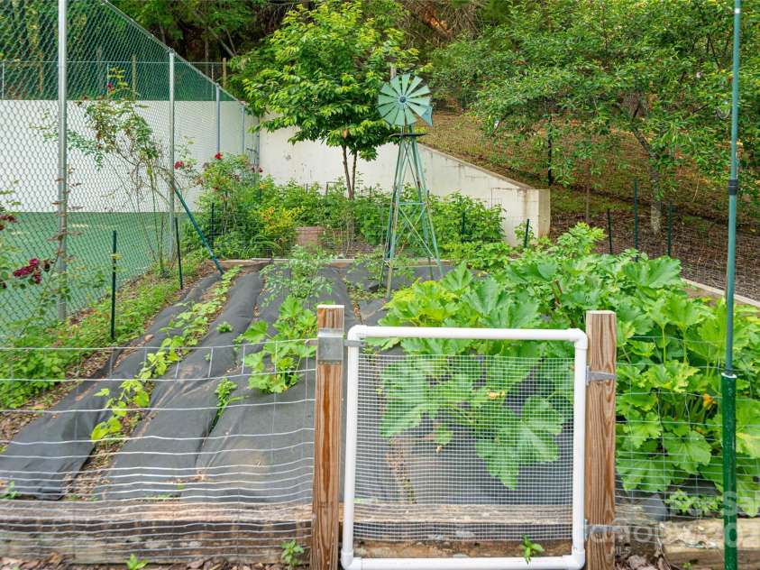 69 Forest Road, Asheville, NC 28803.  MLS# CAR4253523, YatesRealty ID 18027. 