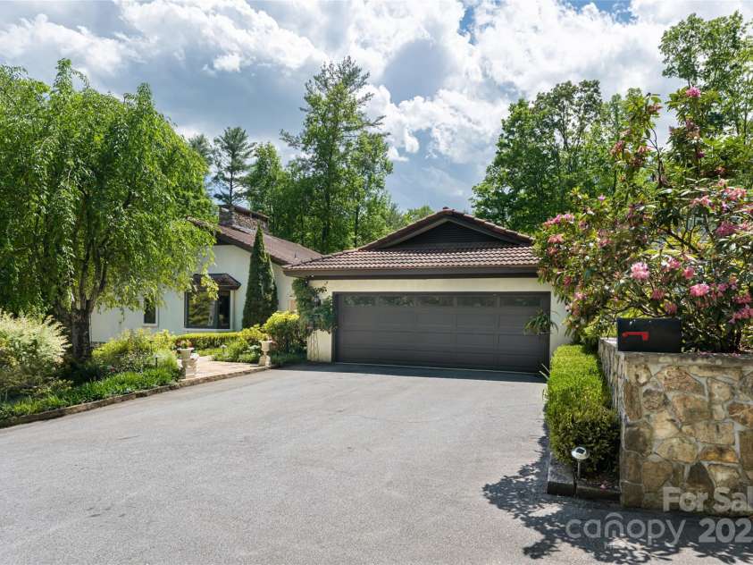 69 Forest Road, Asheville, NC 28803.  MLS# CAR4253523, YatesRealty ID 18027. 