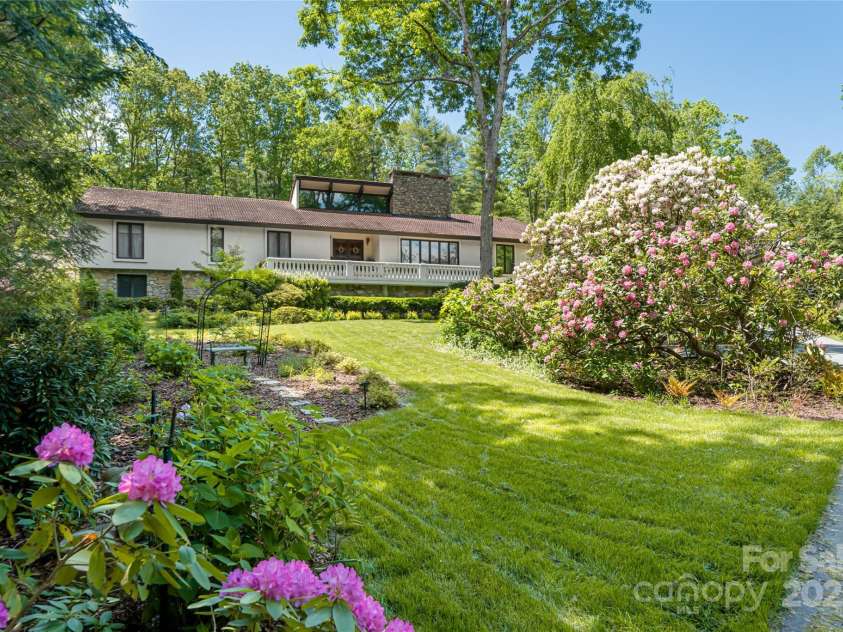 69 Forest Road, Asheville, NC 28803.  MLS# CAR4253523, YatesRealty ID 18027. 