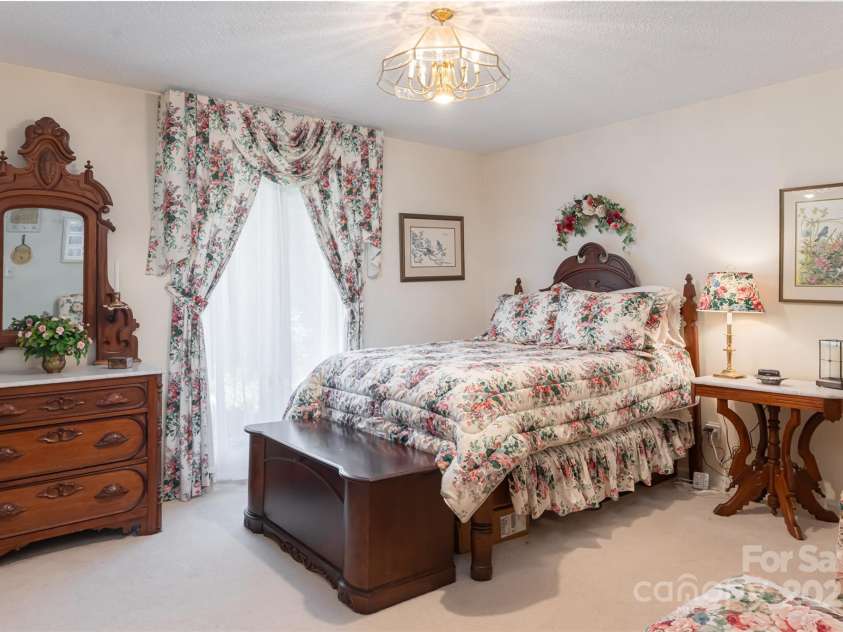 69 Forest Road, Asheville, NC 28803.  MLS# CAR4253523, YatesRealty ID 18027. 