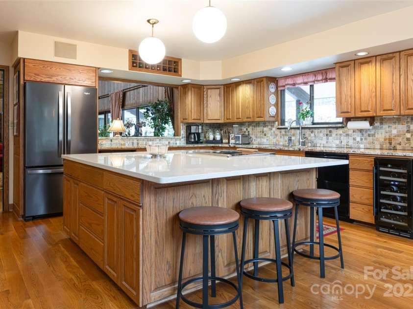 69 Forest Road, Asheville, NC 28803.  MLS# CAR4253523, YatesRealty ID 18027. 