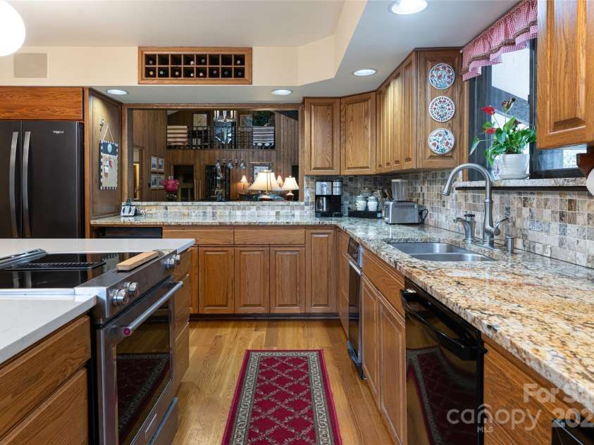 69 Forest Road, Asheville, NC 28803.  MLS# CAR4253523, YatesRealty ID 18027. 