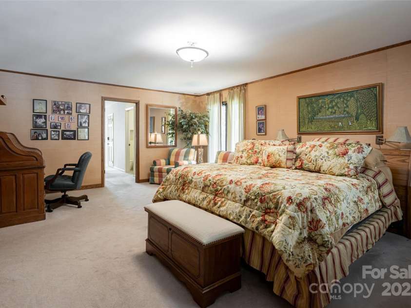 69 Forest Road, Asheville, NC 28803.  MLS# CAR4253523, YatesRealty ID 18027. 