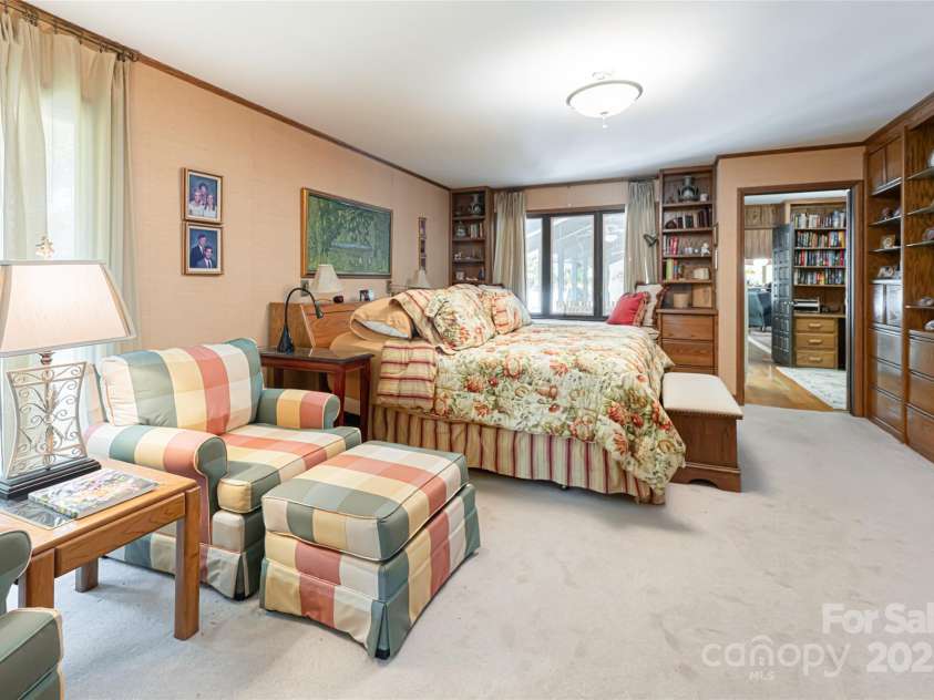 69 Forest Road, Asheville, NC 28803.  MLS# CAR4253523, YatesRealty ID 18027. 