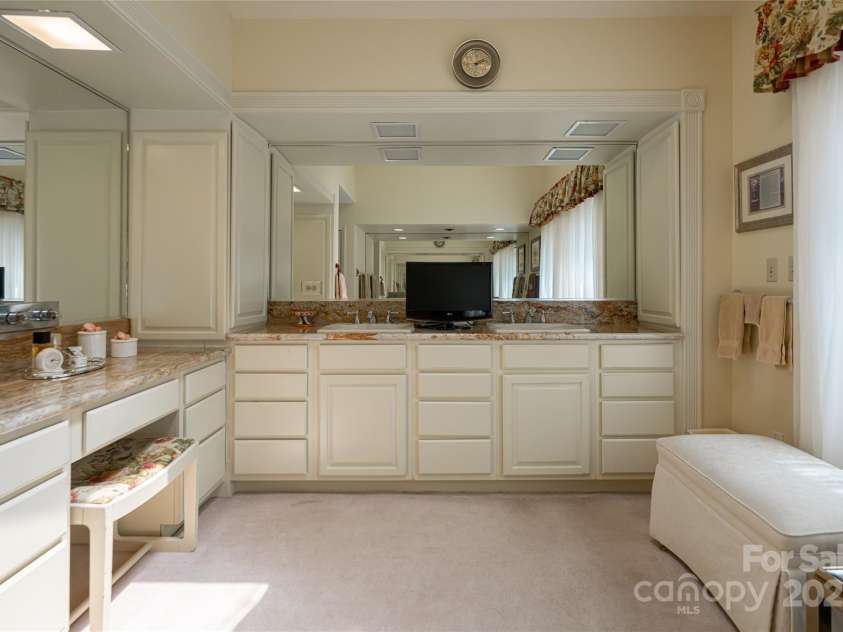 69 Forest Road, Asheville, NC 28803.  MLS# CAR4253523, YatesRealty ID 18027. 