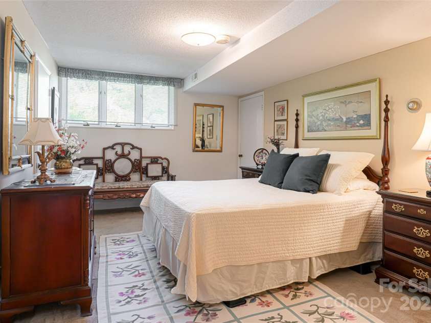 69 Forest Road, Asheville, NC 28803.  MLS# CAR4253523, YatesRealty ID 18027. 