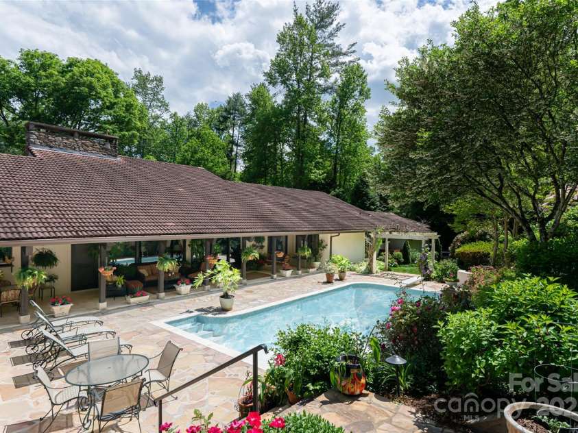 69 Forest Road, Asheville, NC 28803.  MLS# CAR4253523, YatesRealty ID 18027. 