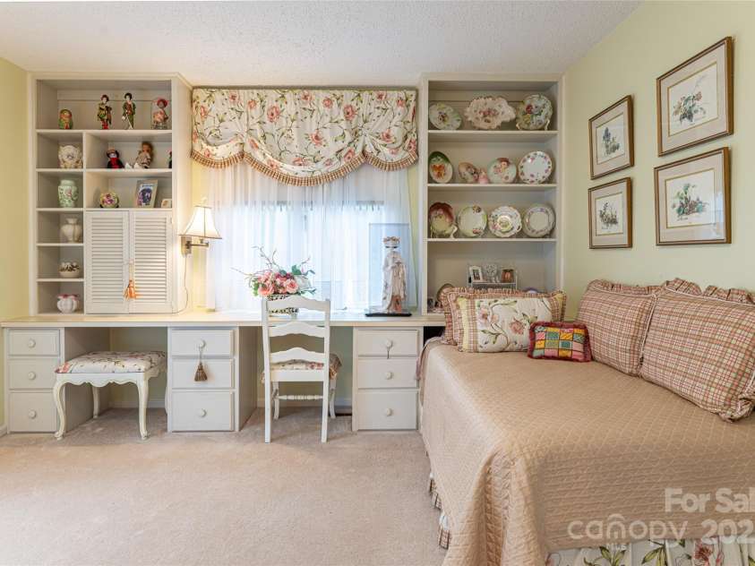 69 Forest Road, Asheville, NC 28803.  MLS# CAR4253523, YatesRealty ID 18027. 