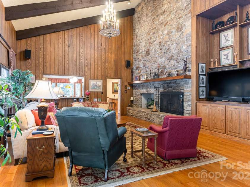 69 Forest Road, Asheville, NC 28803.  MLS# CAR4253523, YatesRealty ID 18027. Great Room