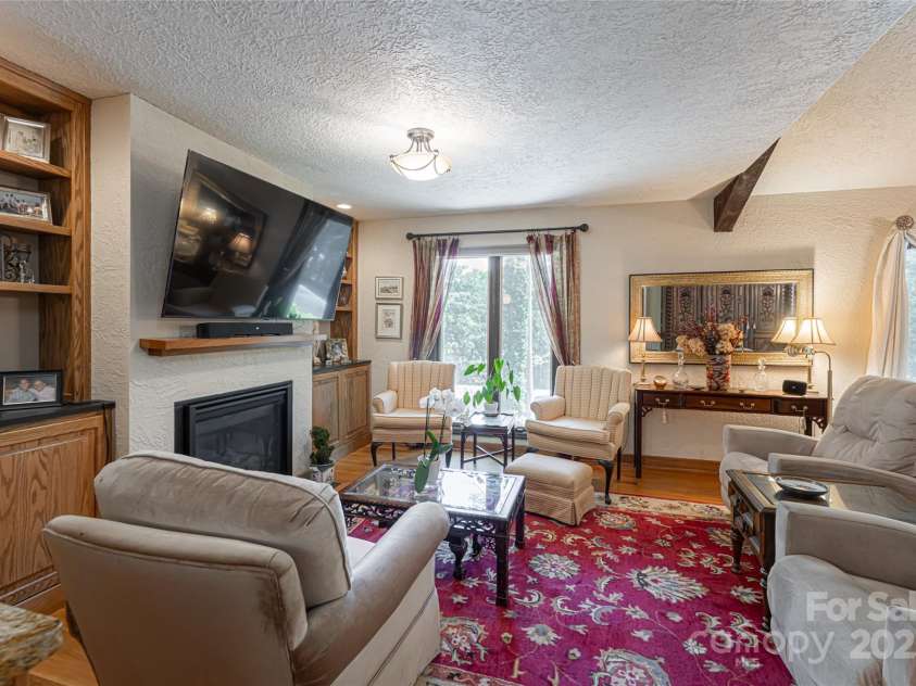 69 Forest Road, Asheville, NC 28803.  MLS# CAR4253523, YatesRealty ID 18027. Greatroom