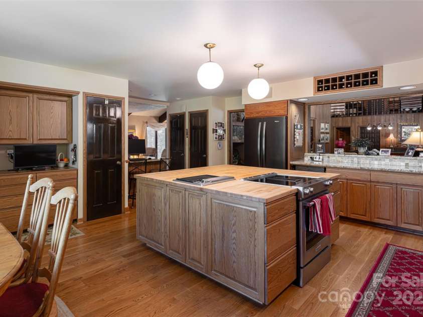 69 Forest Road, Asheville, NC 28803.  MLS# CAR4253523, YatesRealty ID 18027. Kitchen