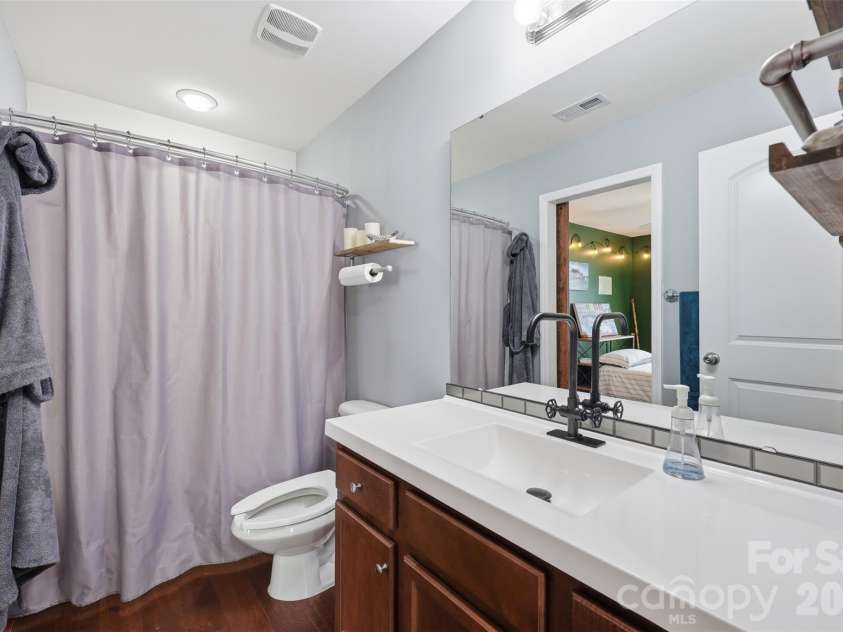 879 Ivy Trail Way, Fort Mill, SC 29715.  MLS# CAR4363773, YatesRealty ID 18027. Full Bathroom