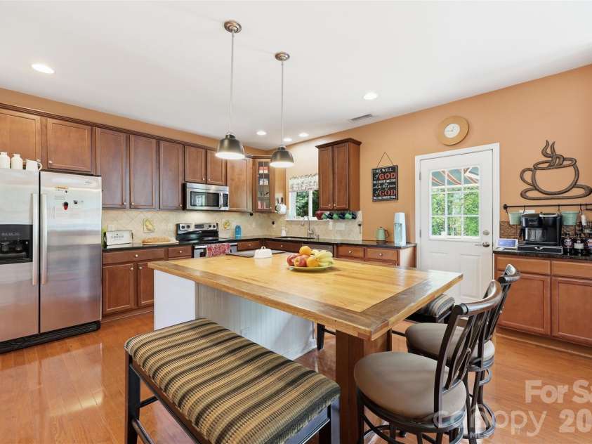 879 Ivy Trail Way, Fort Mill, SC 29715.  MLS# CAR4363773, YatesRealty ID 18027. Kitchen