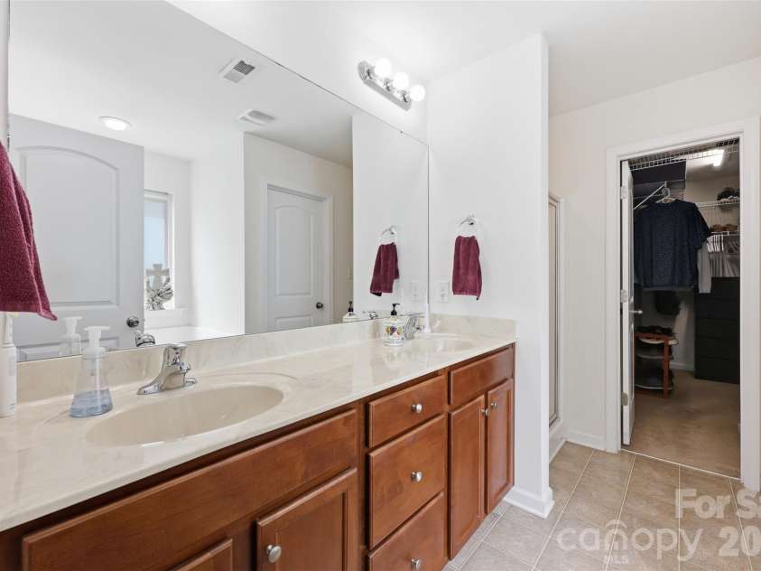 879 Ivy Trail Way, Fort Mill, SC 29715.  MLS# CAR4363773, YatesRealty ID 18027. Primary Bathroom