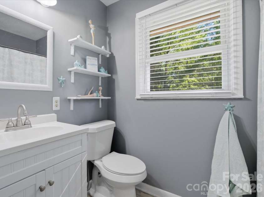 2904 Lyndell Way, Lancaster, SC 29720.  MLS# CAR4376287, YatesRealty ID 18028. Full bath #2 with bathtub/shower