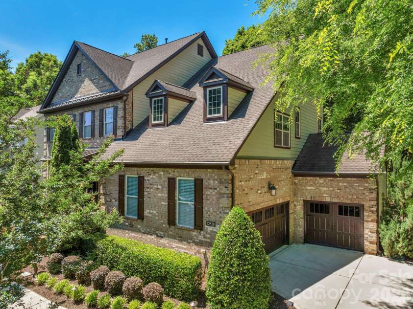 12820 Elkhorn Drive, Charlotte, NC 28278.  MLS# CAR4375174, YatesRealty ID 18029. 