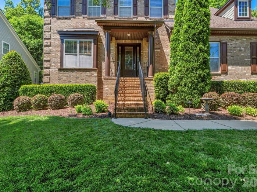 12820 Elkhorn Drive, Charlotte, NC 28278.  MLS# CAR4375174, YatesRealty ID 18029. 