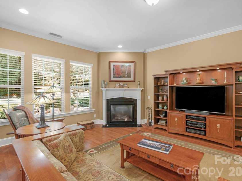 12820 Elkhorn Drive, Charlotte, NC 28278.  MLS# CAR4375174, YatesRealty ID 18029. 