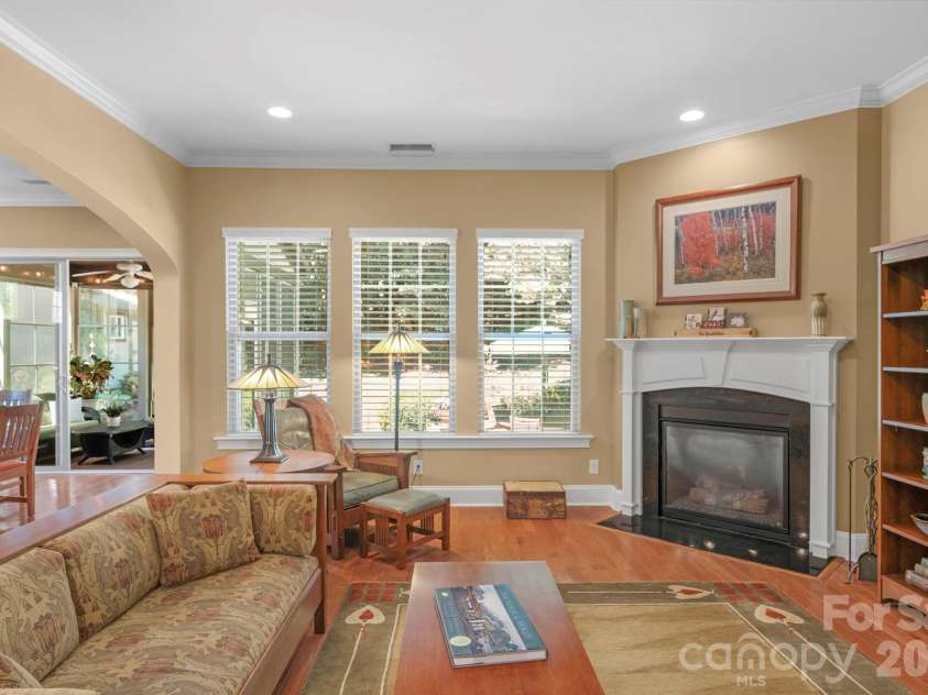 12820 Elkhorn Drive, Charlotte, NC 28278.  MLS# CAR4375174, YatesRealty ID 18029. 
