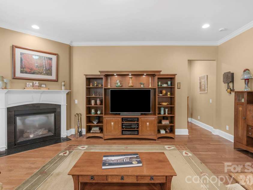 12820 Elkhorn Drive, Charlotte, NC 28278.  MLS# CAR4375174, YatesRealty ID 18029. 