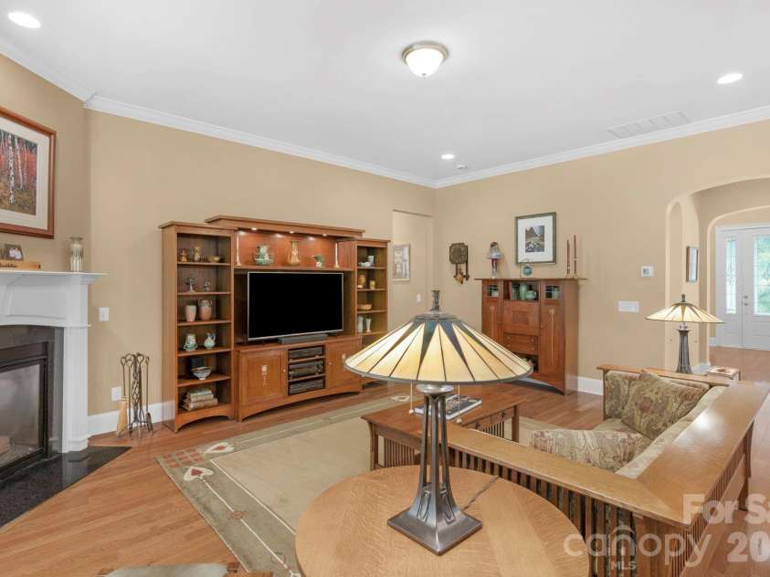 12820 Elkhorn Drive, Charlotte, NC 28278.  MLS# CAR4375174, YatesRealty ID 18029. 