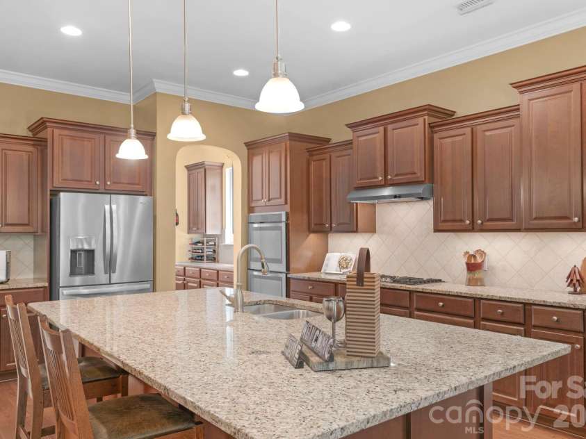 12820 Elkhorn Drive, Charlotte, NC 28278.  MLS# CAR4375174, YatesRealty ID 18029. 