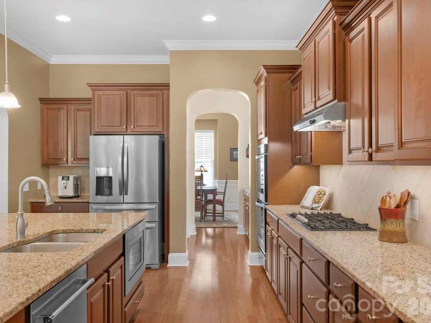 12820 Elkhorn Drive, Charlotte, NC 28278.  MLS# CAR4375174, YatesRealty ID 18029. 