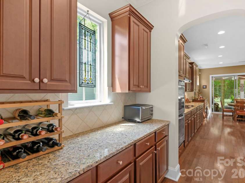 12820 Elkhorn Drive, Charlotte, NC 28278.  MLS# CAR4375174, YatesRealty ID 18029. 