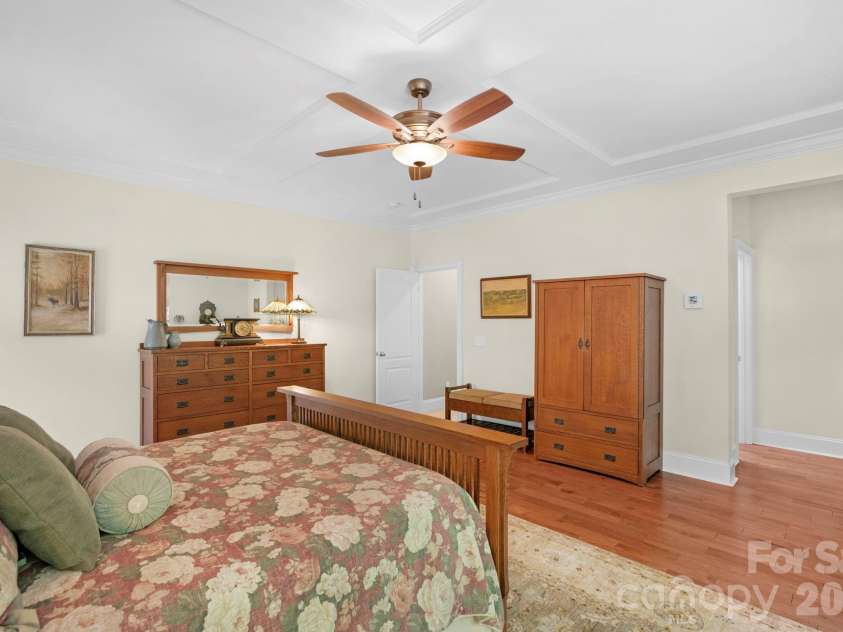 12820 Elkhorn Drive, Charlotte, NC 28278.  MLS# CAR4375174, YatesRealty ID 18029. 