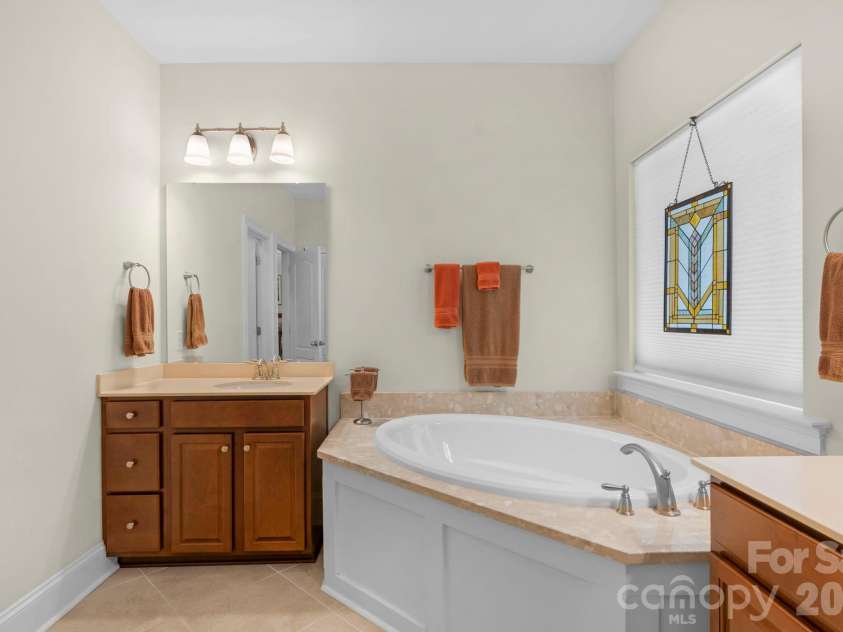 12820 Elkhorn Drive, Charlotte, NC 28278.  MLS# CAR4375174, YatesRealty ID 18029. 