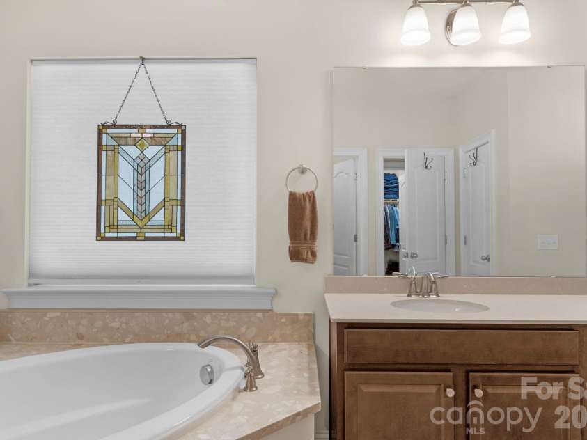 12820 Elkhorn Drive, Charlotte, NC 28278.  MLS# CAR4375174, YatesRealty ID 18029. 