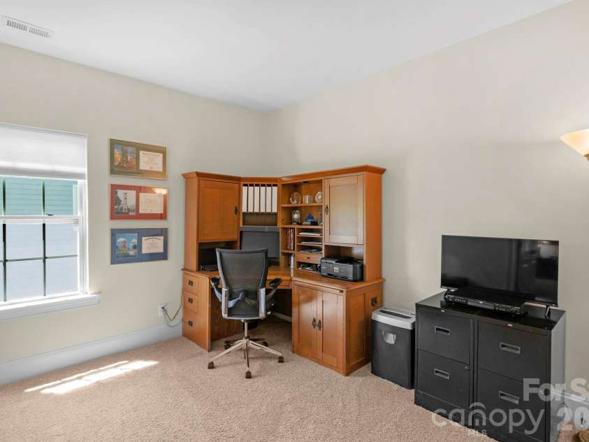 12820 Elkhorn Drive, Charlotte, NC 28278.  MLS# CAR4375174, YatesRealty ID 18029. 