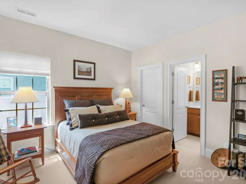 12820 Elkhorn Drive, Charlotte, NC 28278.  MLS# CAR4375174, YatesRealty ID 18029. 