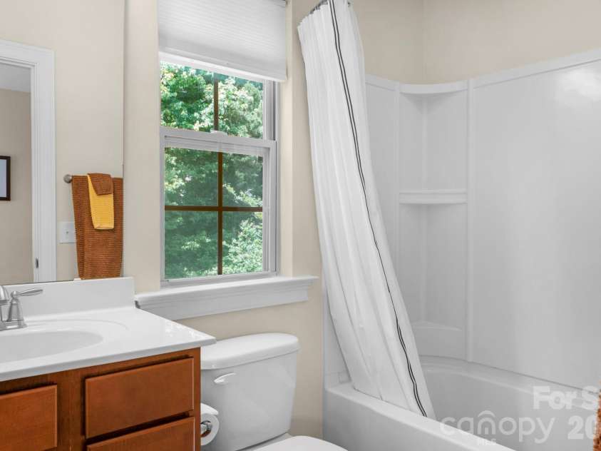 12820 Elkhorn Drive, Charlotte, NC 28278.  MLS# CAR4375174, YatesRealty ID 18029. 
