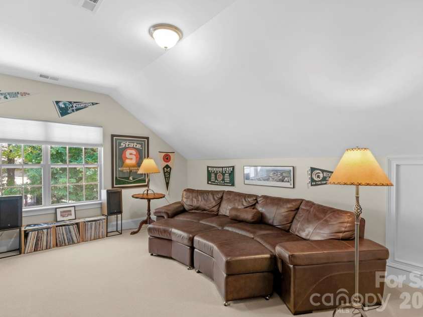 12820 Elkhorn Drive, Charlotte, NC 28278.  MLS# CAR4375174, YatesRealty ID 18029. 