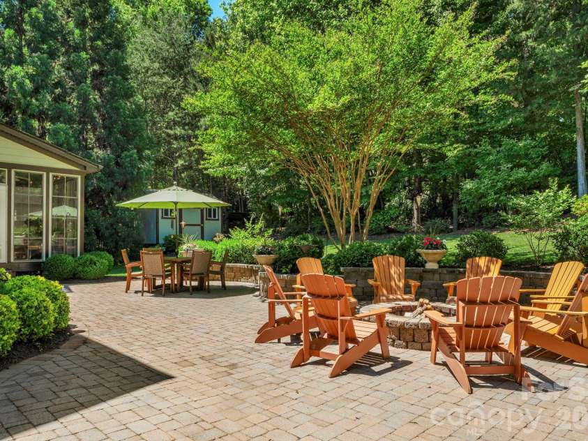 12820 Elkhorn Drive, Charlotte, NC 28278.  MLS# CAR4375174, YatesRealty ID 18029. 