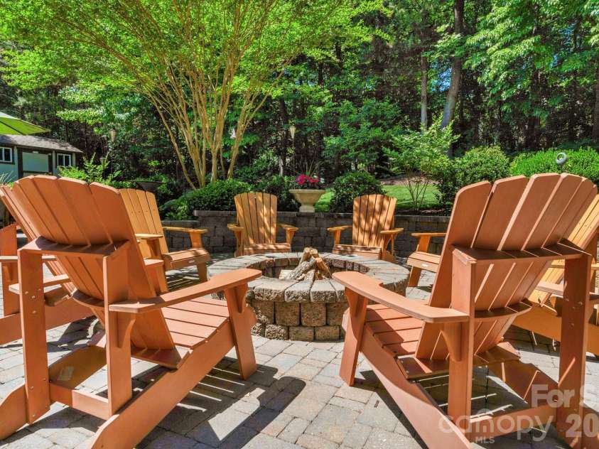 12820 Elkhorn Drive, Charlotte, NC 28278.  MLS# CAR4375174, YatesRealty ID 18029. 