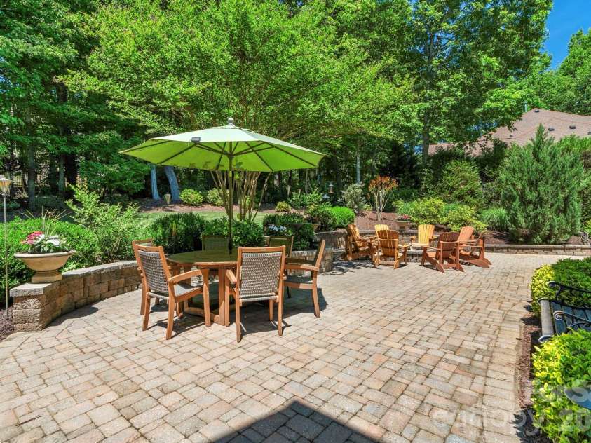 12820 Elkhorn Drive, Charlotte, NC 28278.  MLS# CAR4375174, YatesRealty ID 18029. 