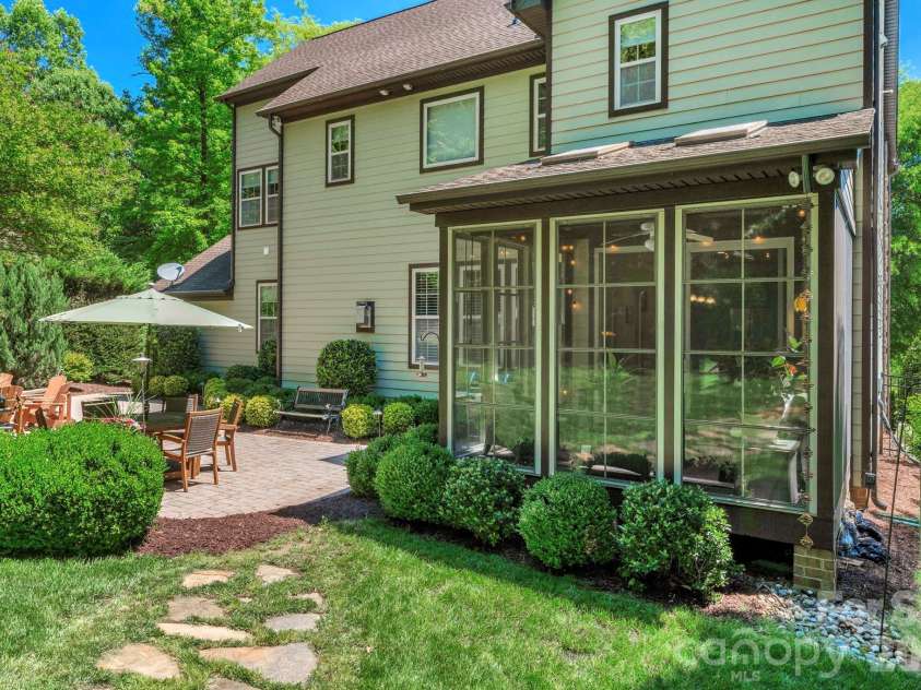 12820 Elkhorn Drive, Charlotte, NC 28278.  MLS# CAR4375174, YatesRealty ID 18029. 