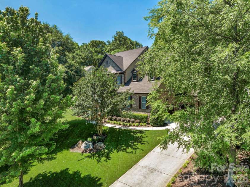 12820 Elkhorn Drive, Charlotte, NC 28278.  MLS# CAR4375174, YatesRealty ID 18029. 