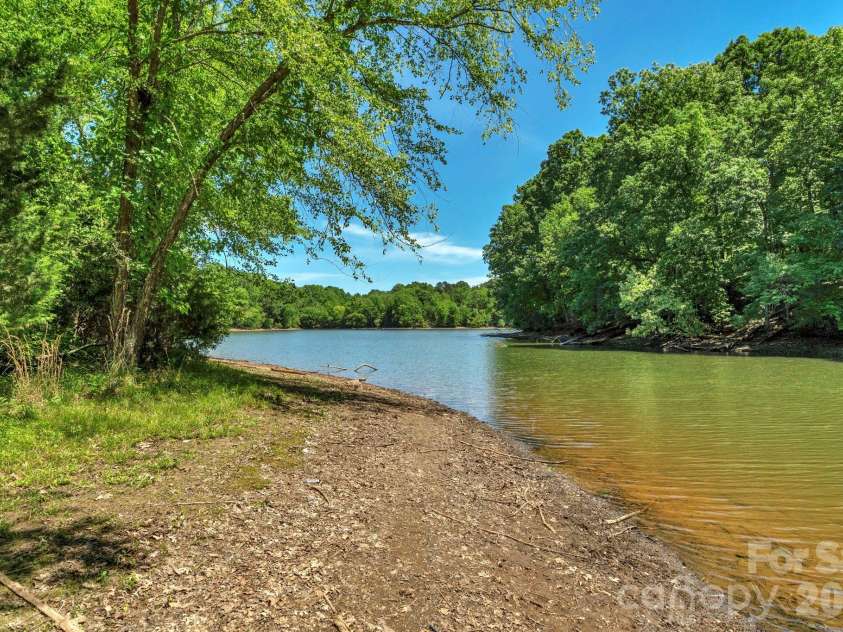 12820 Elkhorn Drive, Charlotte, NC 28278.  MLS# CAR4375174, YatesRealty ID 18029. 