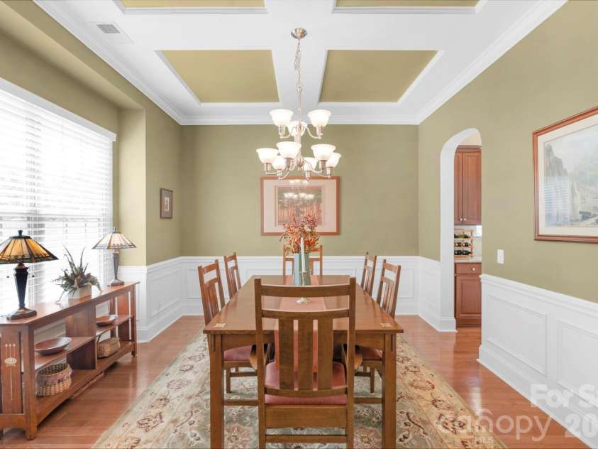 12820 Elkhorn Drive, Charlotte, NC 28278.  MLS# CAR4375174, YatesRealty ID 18029. 