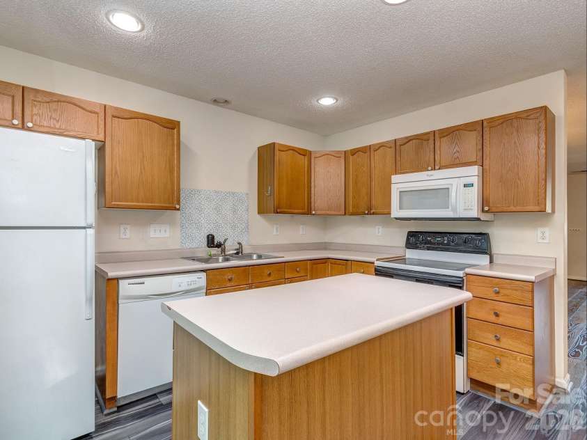 12844 Spirit Bound Way, Charlotte, NC 28273.  MLS# CAR4377015, YatesRealty ID 18030. 