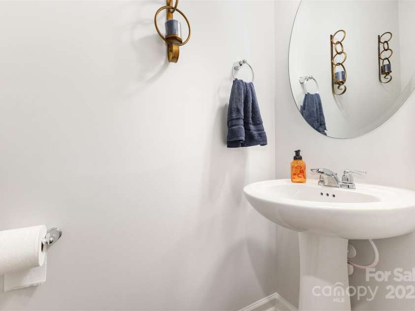 5043 Baileys Run Drive, Rock Hill, SC 29732.  MLS# CAR4261076, YatesRealty ID 18030. Half Bath