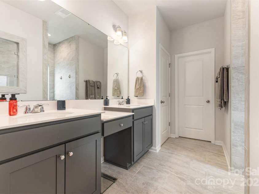 5043 Baileys Run Drive, Rock Hill, SC 29732.  MLS# CAR4261076, YatesRealty ID 18030. Primary Bathroom