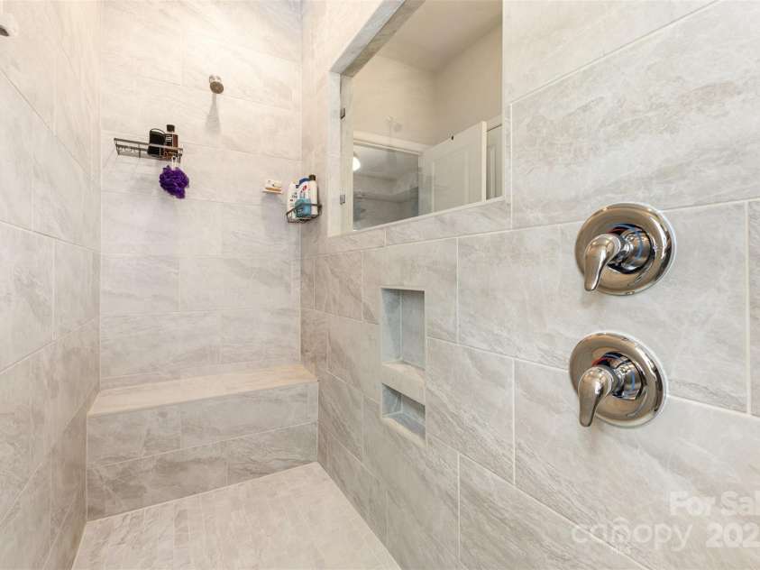 5043 Baileys Run Drive, Rock Hill, SC 29732.  MLS# CAR4261076, YatesRealty ID 18030. Primary Walk in Shower