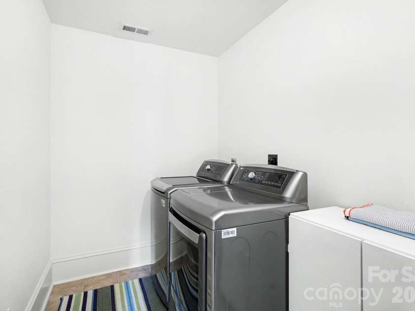 2317 Charlotte Drive, Charlotte, NC 28203.  MLS# CAR4368858, YatesRealty ID 18031. Laundry