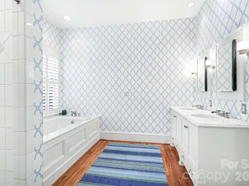 2317 Charlotte Drive, Charlotte, NC 28203.  MLS# CAR4368858, YatesRealty ID 18031. Primary Bathroom
