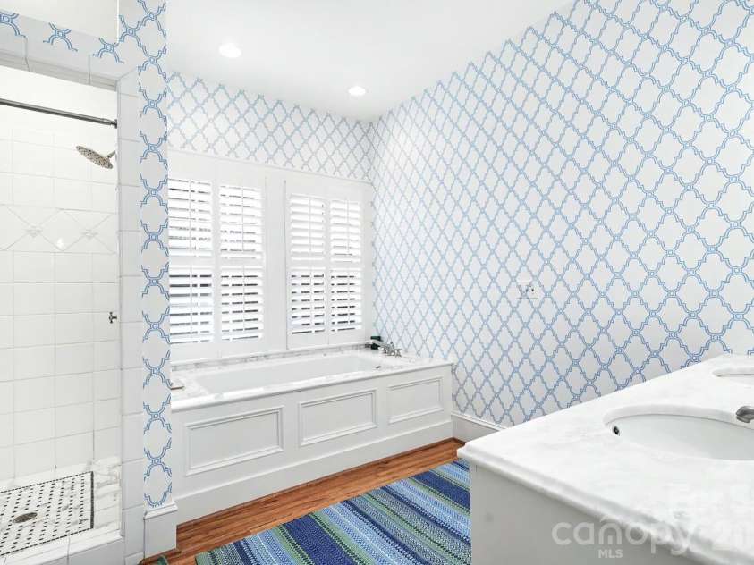2317 Charlotte Drive, Charlotte, NC 28203.  MLS# CAR4368858, YatesRealty ID 18031. Primary Bathroom